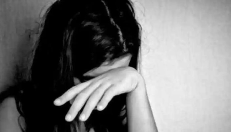 ଛାତ୍ରୀଙ୍କୁ_କଲେ_ଗଣଦୁଷ୍କର୍ମ