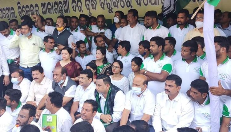 ପେଟ୍ରୋଲ ଓ ଡିଜେଲ ଦର