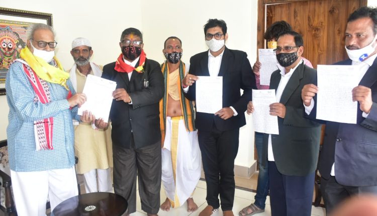 ୯_ଦଫା_ଦାବି_ସମ୍ବଳିତ_ସ୍ମାରକପତ୍ର_ପ୍ରଦାନ