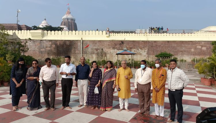 Policy_Commission_visited_the_Lord